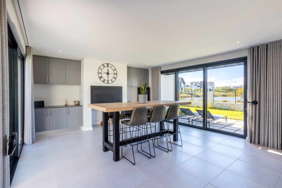5 Bedroom Property for Sale in Val De Vie Estate Western Cape